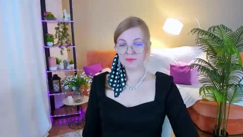 Snapshot of youruniverser chatting on 8, 10, 2025 Alice online show from 8, 10, 2025