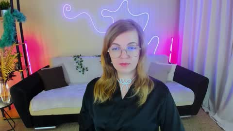 Snapshot of youruniverser chatting on 10, 10, 2025 Alice online show from 10, 10, 2025