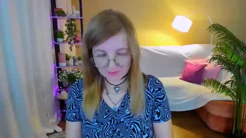 Snapshot of youruniverser chatting on 12, 10, 2025 Alice online show from 12, 10, 2025