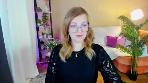 Snapshot of youruniverser chatting on 14, 10, 2025 Alice online show from 14, 10, 2025