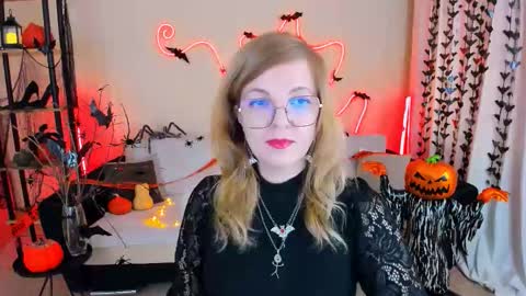 Snapshot of youruniverser chatting on 23, 10, 2025 Alice online show from 23, 10, 2025