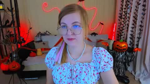 Snapshot of youruniverser chatting on 25, 10, 2025 Alice online show from 25, 10, 2025