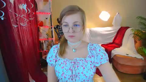 Snapshot of youruniverser chatting on 3, 11, 2025 Alice online show from 3, 11, 2025