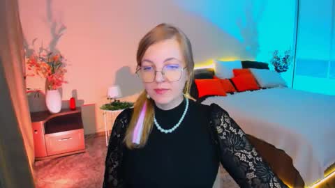 Snapshot of youruniverser chatting on 4, 11, 2025 Alice online show from 4, 11, 2025