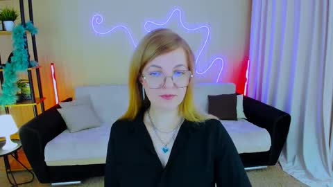 Snapshot of youruniverser chatting on 5, 11, 2025 Alice online show from 5, 11, 2025