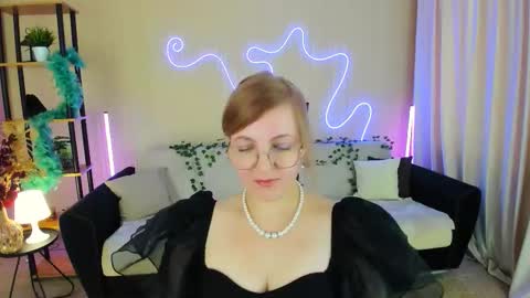 Snapshot of youruniverser chatting on 9, 11, 2025 Alice online show from 9, 11, 2025