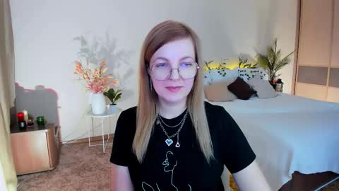 Snapshot of youruniverser chatting on 15, 11, 2025 Alice online show from 15, 11, 2025