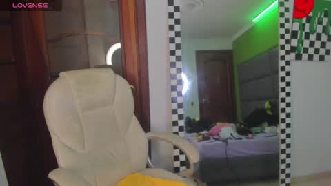 Snapshot of yourvirtualgirlfriennd chatting on 8, 11, 2025 GI online show from 8, 11, 2025