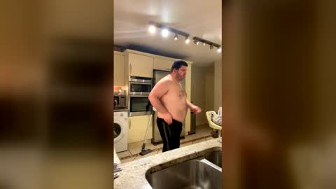 Snapshot of yugogee chatting on 17, 12, 2025 Yugo - online show from 17, 12, 2025