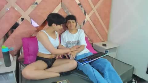 Snapshot of yui_and_rin_ chatting on 28, 11, 2025 Yui Rin online show from 28, 11, 2025