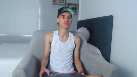 yulian_vasquez online show from 7, 3, 2025