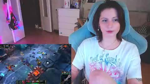 Snapshot of yum_neko_chan chatting on 21, 1, 2025 Kris online show from 21, 1, 2025