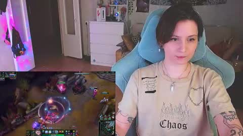 Snapshot of yum_neko_chan chatting on 5, 2, 2025 Kris online show from 5, 2, 2025