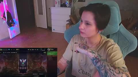 Snapshot of yum_neko_chan chatting on 6, 2, 2025 Kris online show from 6, 2, 2025