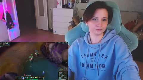 Snapshot of yum_neko_chan chatting on 8, 2, 2025 Kris online show from 8, 2, 2025