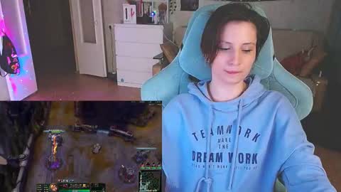 Snapshot of yum_neko_chan chatting on 14, 2, 2025 Kris online show from 14, 2, 2025