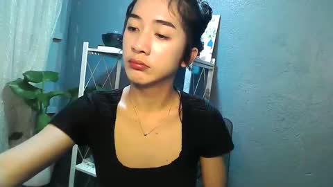 yumi_18 online show from 27, 11, 2025