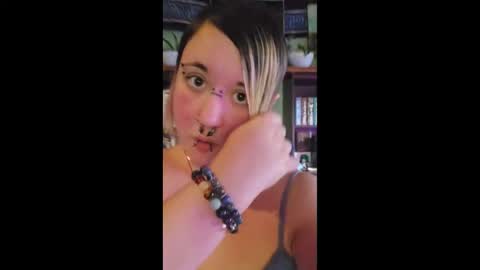 Snapshot of yumi_sapphire chatting on 1, 12, 2025 Yumi Sapphire online show from 1, 12, 2025