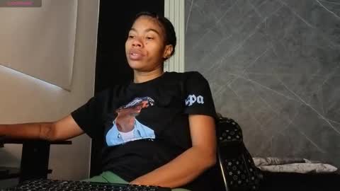 Snapshot of yummyduo chatting on 4, 11, 2025 Yummyduo online show from 4, 11, 2025