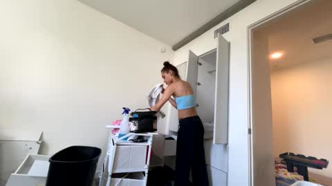 Snapshot of yungfemslut chatting on 2, 10, 2025 BbyTSSLut online show from 2, 10, 2025