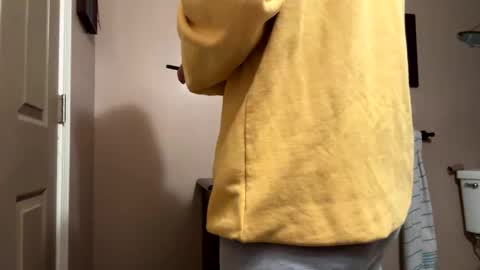 Snapshot of yungstallion10 chatting on 31, 10, 2025 Fire 0range kush online show from 31, 10, 2025