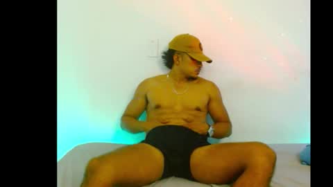Snapshot of yvan_latin chatting on 1, 11, 2025 yvan_latin online show from 1, 11, 2025