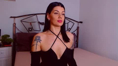 I V Y   online show from 21, 10, 2025