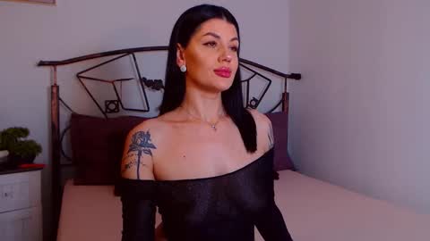 I V Y   online show from 3, 11, 2025