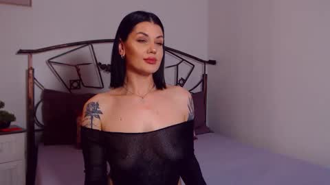 I V Y   online show from 16, 5, 2026