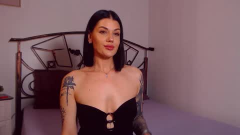 I V Y   online show from 20, 5, 2026
