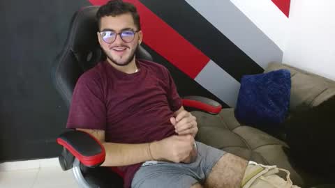 Snapshot of zac_golden chatting on 19, 12, 2025 Zack online show from 19, 12, 2025