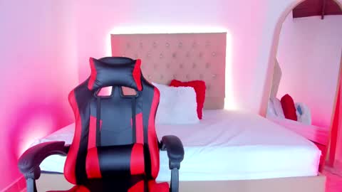 Zafiro Brown online show from 4, 10, 2025