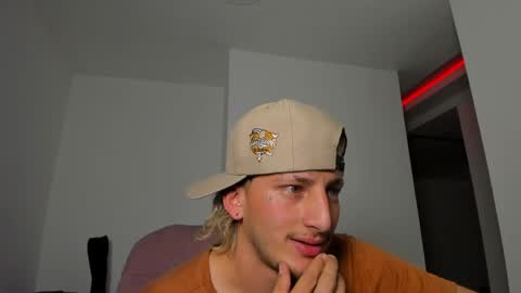 Snapshot of zarcoox chatting on 6, 4, 2026 Zarcoo online show from 6, 4, 2026