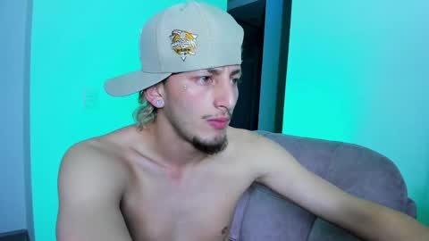 Snapshot of zarcoox chatting on 11, 4, 2026 Zarcoo online show from 11, 4, 2026