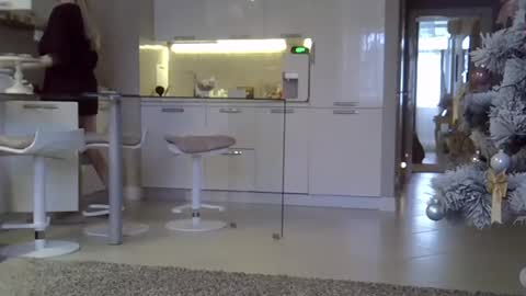 Snapshot of zarinaswift chatting on 10, 1, 2025 Zarina Swift online show from 10, 1, 2025