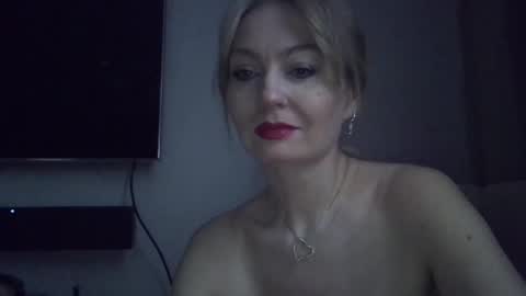 Snapshot of zarinaswift chatting on 13, 1, 2025 Zarina Swift online show from 13, 1, 2025