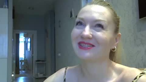 Snapshot of zarinaswift chatting on 18, 1, 2025 Zarina Swift online show from 18, 1, 2025