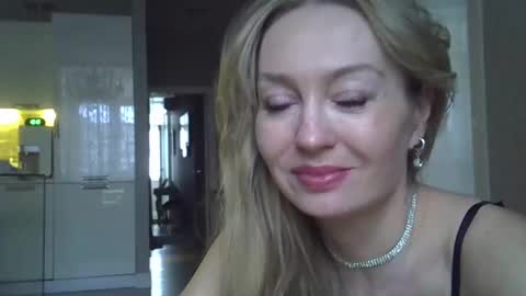Snapshot of zarinaswift chatting on 20, 1, 2025 Zarina Swift online show from 20, 1, 2025
