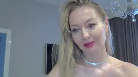 Snapshot of zarinaswift chatting on 23, 1, 2025 Zarina Swift online show from 23, 1, 2025