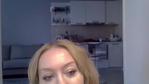 Snapshot of zarinaswift chatting on 31, 1, 2025 Zarina Swift online show from 31, 1, 2025