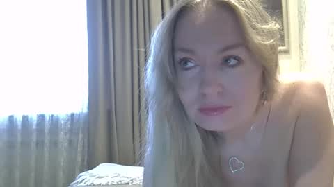 Snapshot of zarinaswift chatting on 4, 2, 2025 Zarina Swift online show from 4, 2, 2025