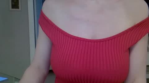 Snapshot of zarinaswift chatting on 5, 2, 2025 Zarina Swift online show from 5, 2, 2025