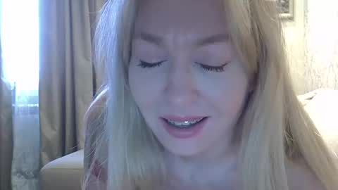 Snapshot of zarinaswift chatting on 6, 2, 2025 Zarina Swift online show from 6, 2, 2025
