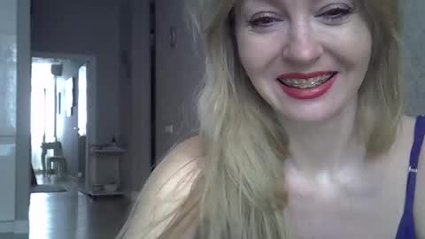 Snapshot of zarinaswift chatting on 18, 2, 2025 Zarina Swift online show from 18, 2, 2025