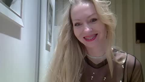 Snapshot of zarinaswift chatting on 27, 2, 2025 Zarina Swift online show from 27, 2, 2025