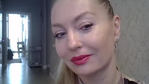 Snapshot of zarinaswift chatting on 28, 2, 2025 Zarina Swift online show from 28, 2, 2025
