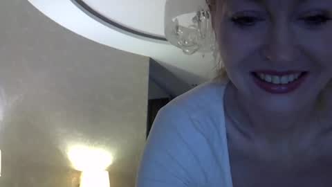 Snapshot of zarinaswift chatting on 14, 10, 2025 Zarina Swift online show from 14, 10, 2025