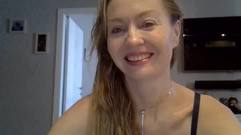 Snapshot of zarinaswift chatting on 26, 10, 2025 Zarina Swift online show from 26, 10, 2025