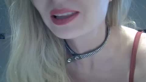 Snapshot of zarinaswift chatting on 2, 11, 2025 Zarina Swift online show from 2, 11, 2025