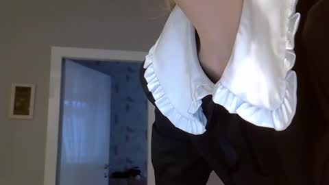 Snapshot of zarinaswift chatting on 9, 11, 2025 Zarina Swift online show from 9, 11, 2025